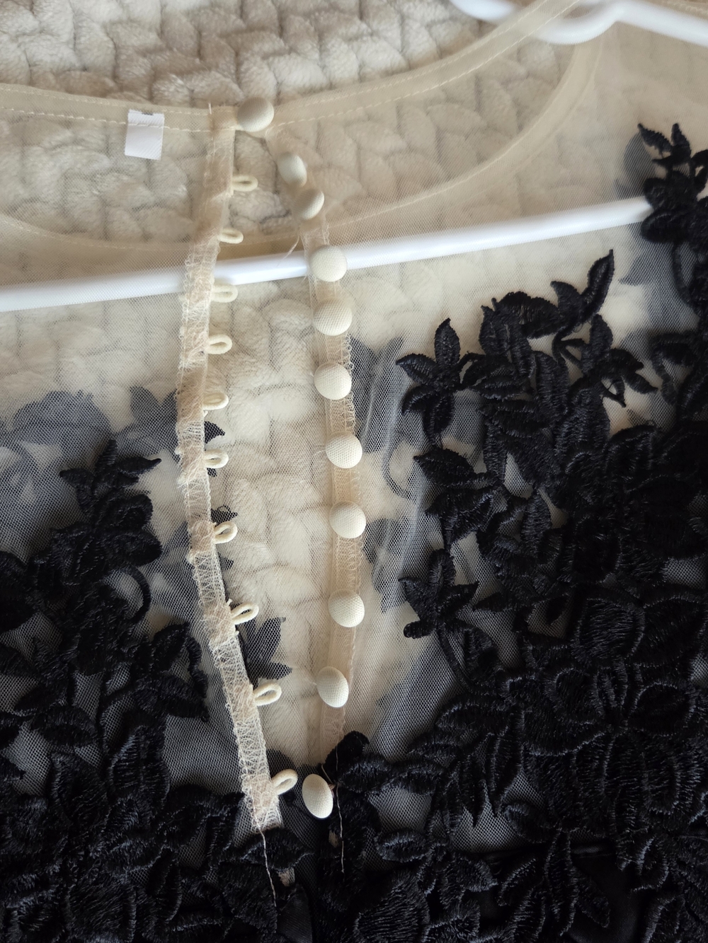 Elegant Black Lace Appliqué Midi Dress - Picture 10 of 12